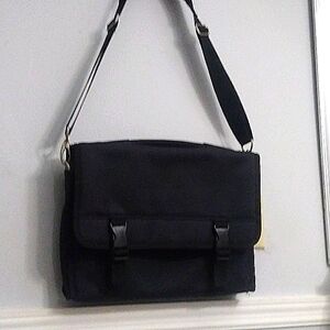 Take your Hi-Tech stuff in style in Velez Black Laptop Carrier 14 x 10 Polyester